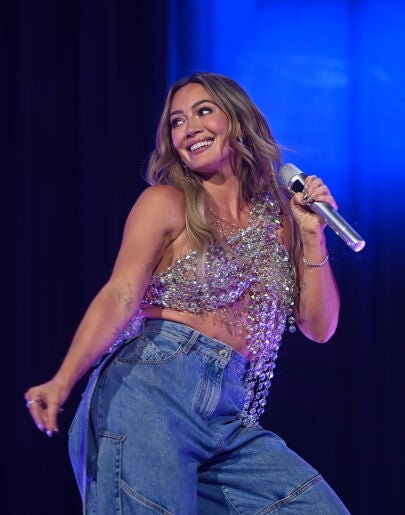Hilary Duff anuncia el lanzamiento de su EP navideño 'Holiday Things'