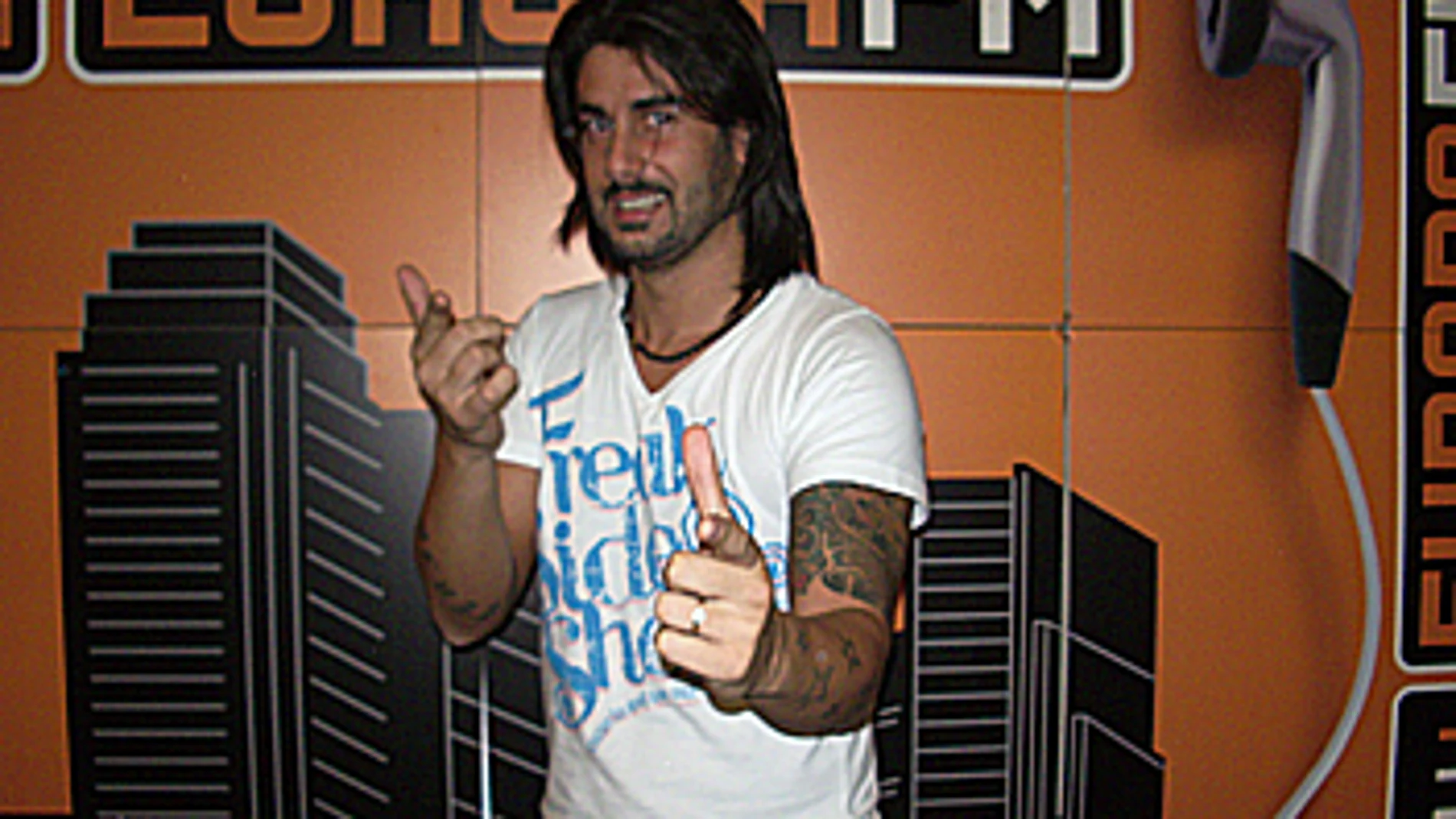 Melendi posa ante los medios en el photocall Melendi posa ante los medios en el photocall