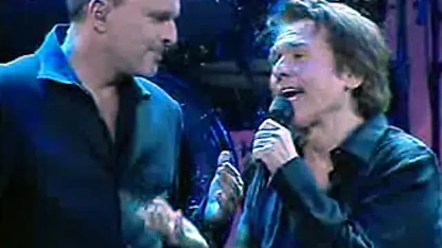 Raphael, Bosé y Bisbal durante el concierto