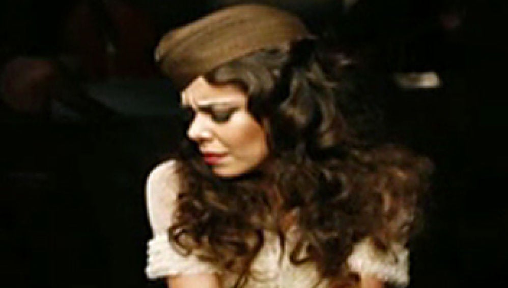 Beatriz Luengo en el videoclip de Dime