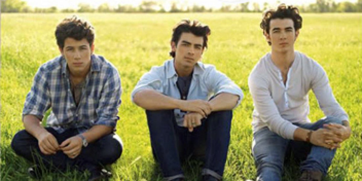 Jonas Brothers en Lines, Vines and Trying Times