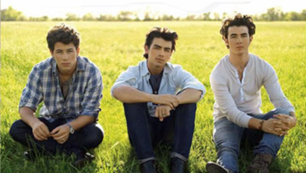Jonas Brothers en Lines, Vines and Trying Times
