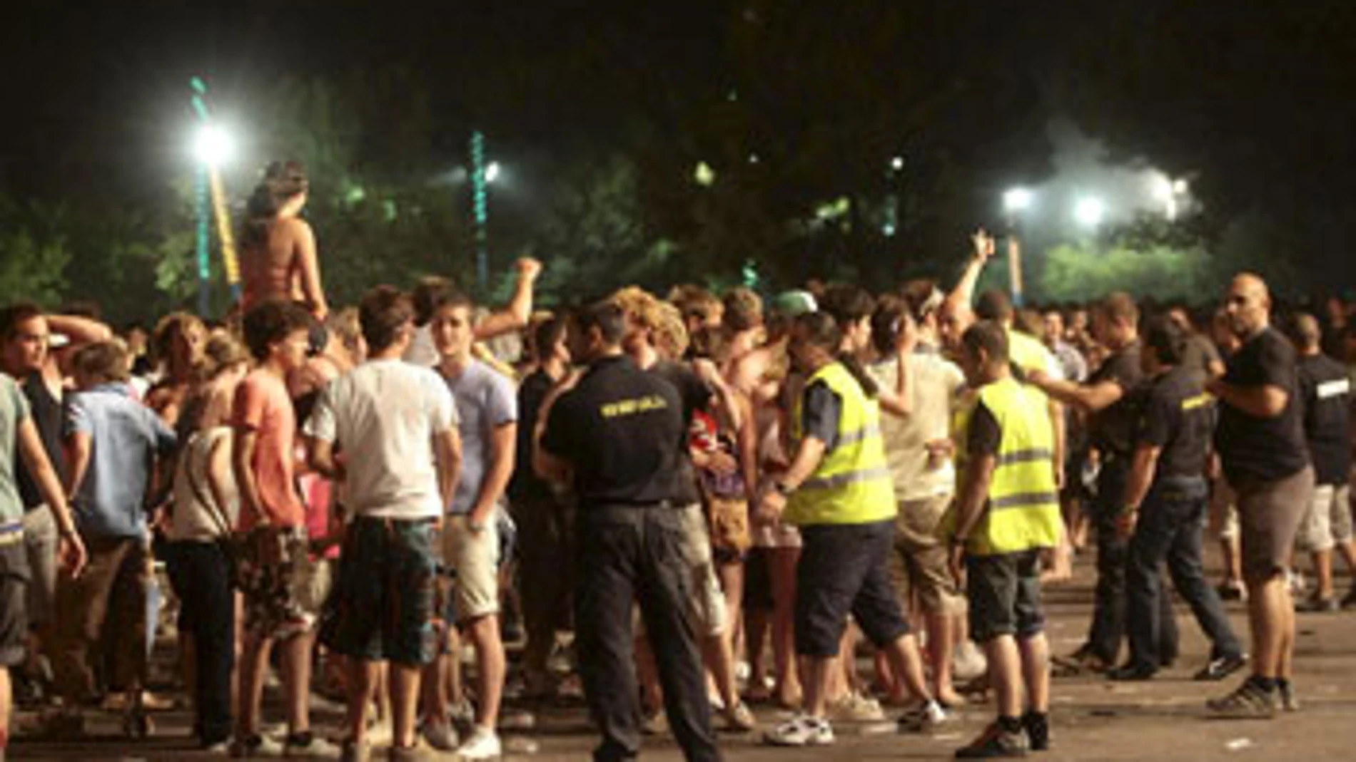 Las fuertes rachas de viento, un incendio tras el recinto del festival y la suspensión de parte del programa ha desesperado a los 'fibers' Las fuertes rachas de viento, un incendio tras el recinto del festival y la suspensión de parte del programa ha desesperado a los 'fibers'