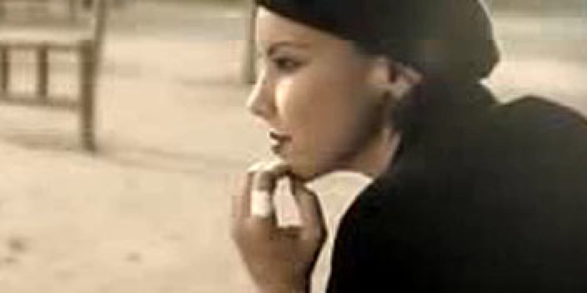 Chenoa está Desafiando La Gravedad