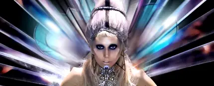Lady Gaga en el videoclip de 'Born This Way' Lady Gaga en el videoclip de 'Born This Way'