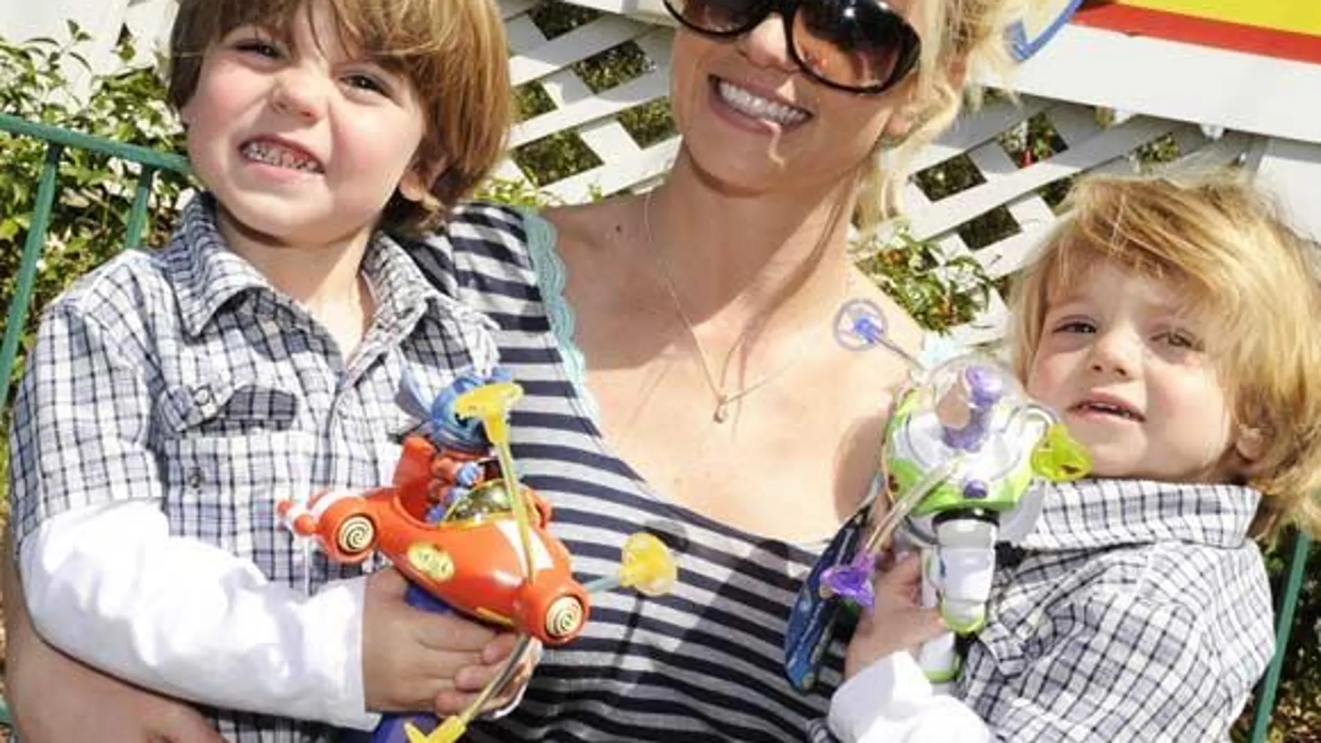 Britney Spears, feliz junto a sus hijos Britney Spears, feliz junto a sus hijos