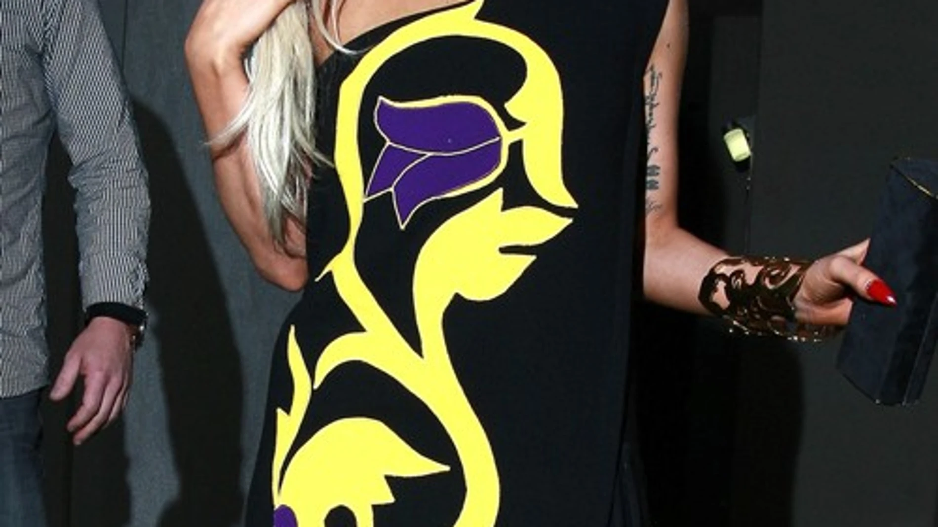 Lady Gaga se decanta por flower en colores ácidos Lady Gaga se decanta por flower en colores ácidos