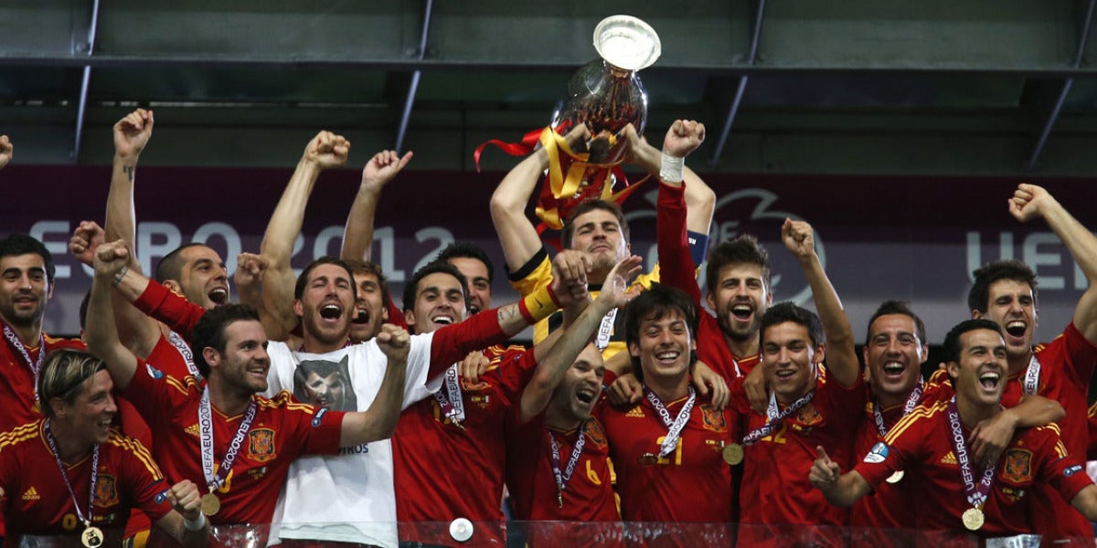 Casillas levanta la copa al cielo de Kiev