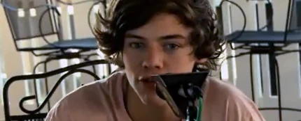Harry Styles contestando a las preguntas Harry Styles contestando a las preguntas