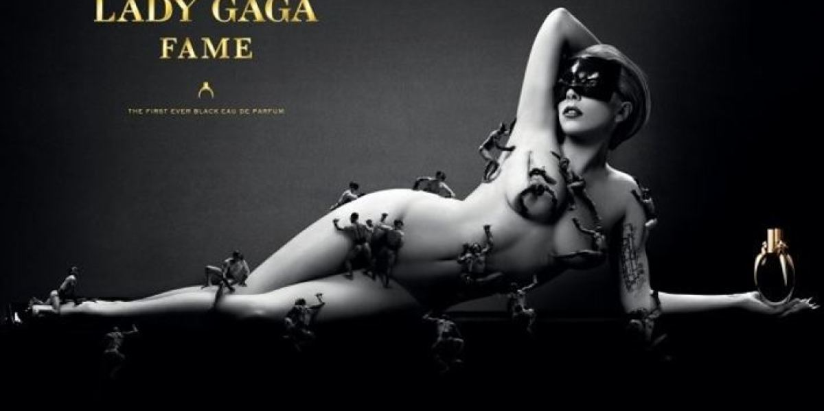 Lady Gaga posa en su nueva campaña para promocionar su primera fragancia