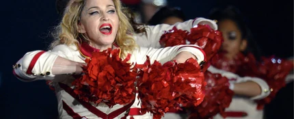 Madonna durante un concierto de su última gira Madonna durante un concierto de su última gira