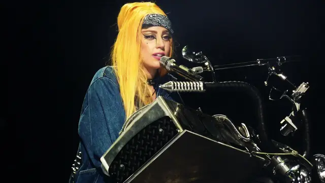 Lady Gaga durante un concierto de la gira