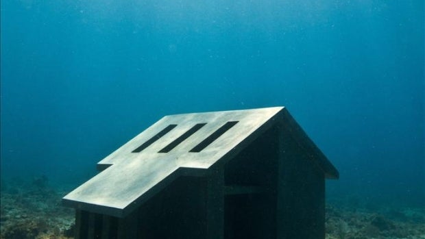 Un escultor crea 'casas submarinas' para alojar a las especies del mar
