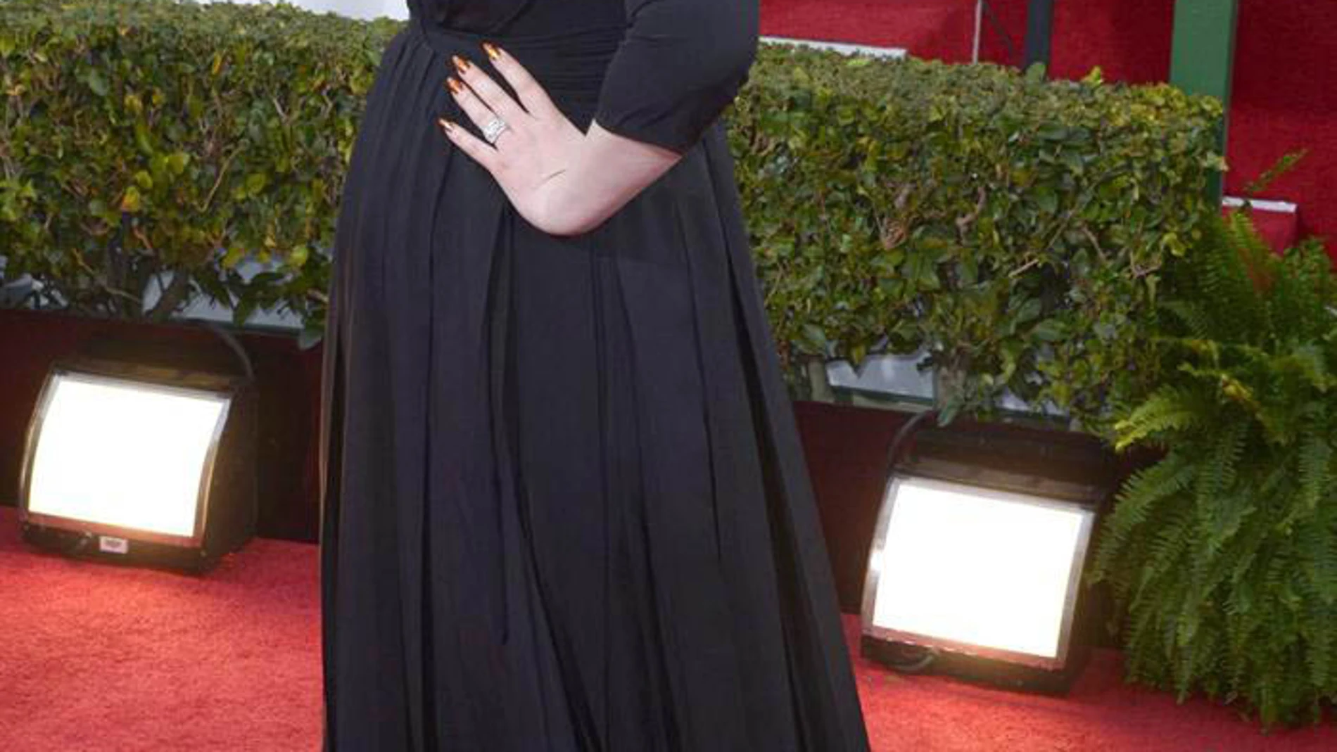 Adele volvió a lucirse de negro Adele volvió a lucirse de negro