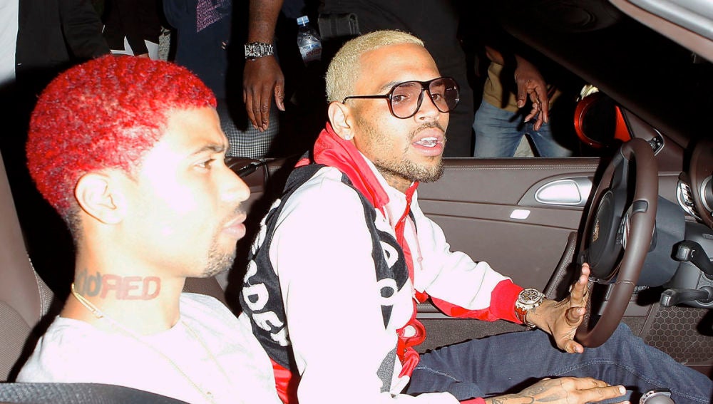 Chris Brown sale de fiesta con su deportivo