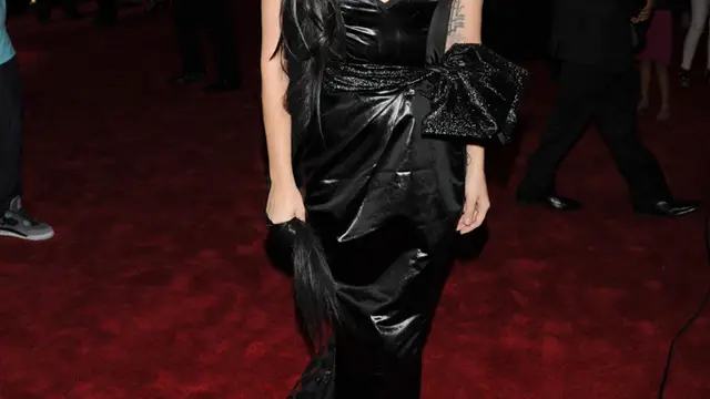 Lady Gaga dejó las extravagancias para dentro de la gala