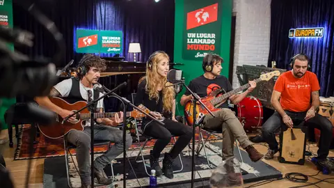 Garaje Jack interpreta 'Quiero un día perfecto' en ULLM Garaje Jack interpreta 'Quiero un día perfecto' en ULLM