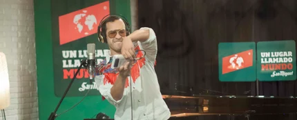 Meneo Dj toca su Game Boy en ULMM Meneo Dj toca su Game Boy en ULMM