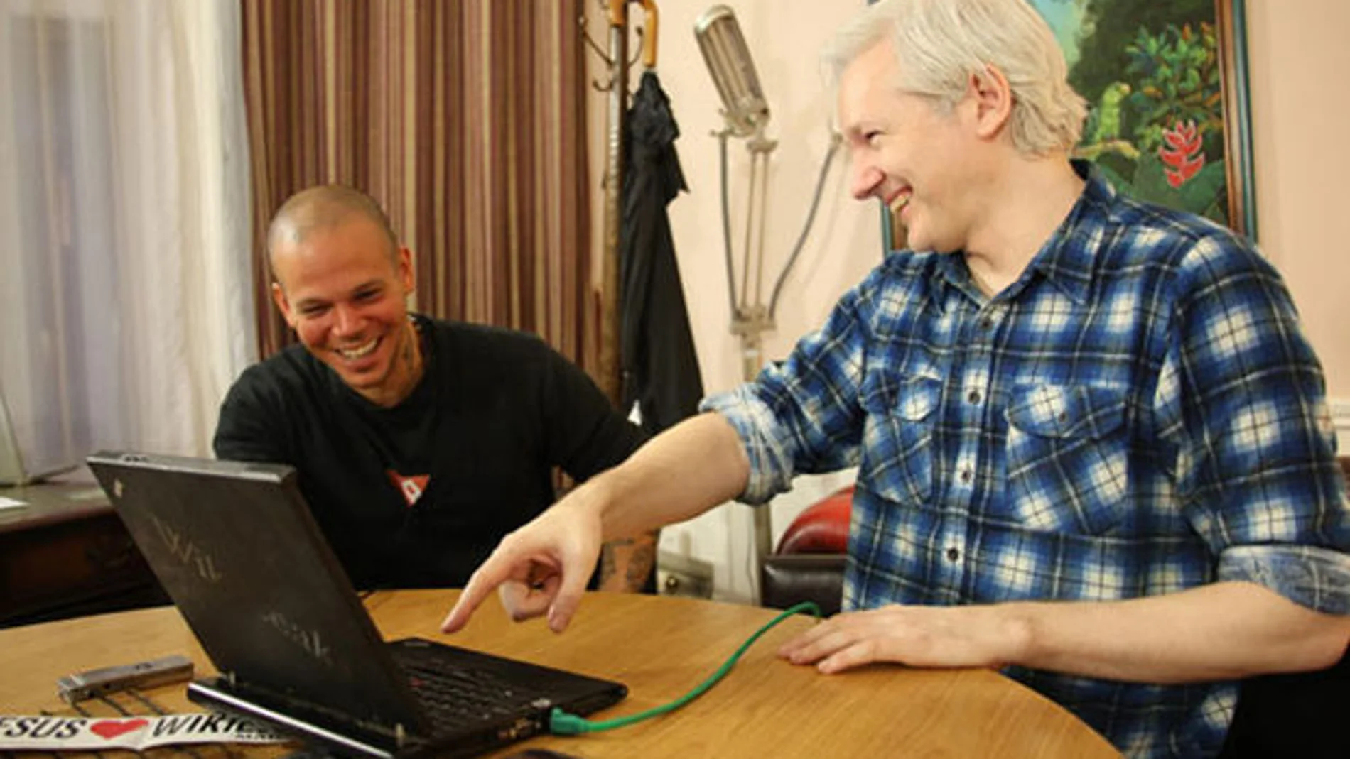 Julian Assange y Calle 13 Julian Assange y Calle 13