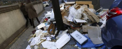 La basura se amontona en esta calle de Madrid La basura se amontona en esta calle de Madrid