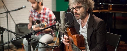 Le&oacute;n Benavente canta Estado provisional