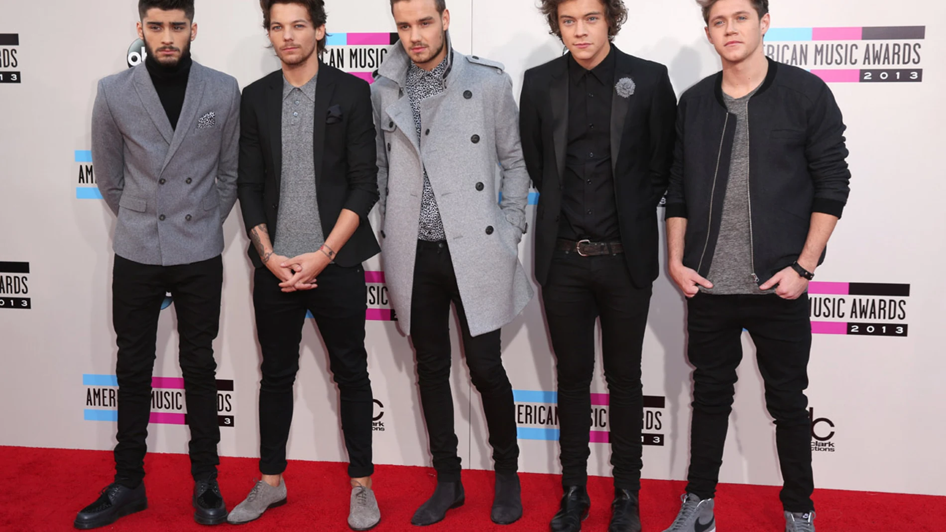One Direction se combinaron en negro y gris One Direction se combinaron en negro y gris
