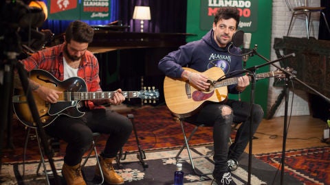 L.A cantando en Un Lugar Llamado mundo