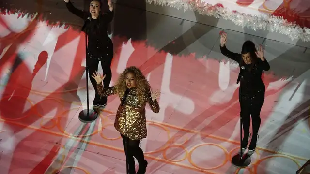 Leona Lewis durante el encendido del tradicional árbol de Navidad en Nueva York