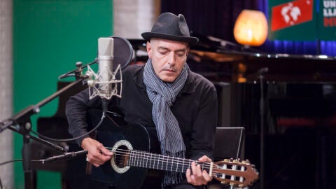 Antonio Arias canta La sole&aacute; de la ciencia