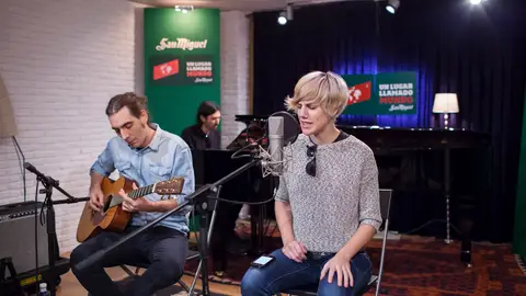 Aurora&The betrayers cantan Blood in her hands Aurora&The betrayers cantan Blood in her hands