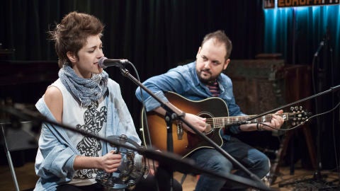 Ondina canta Mucho ruido