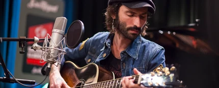 Leiva tocando la guitarra en ULLM Leiva tocando la guitarra en ULLM