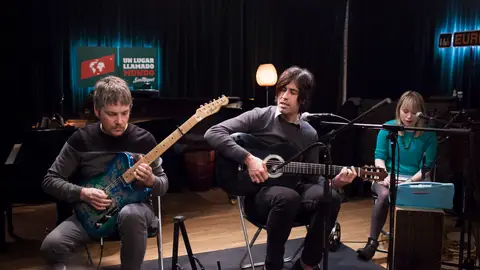 Dead Parties cantan 'Take control' en ULLM Dead Parties cantan 'Take control' en ULLM
