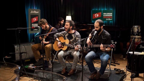  The Right Ons interpreta Adi&oacute;s