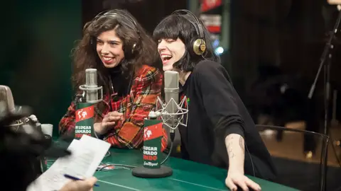 Julia de Castro y Bimba Bosé en Un lugar llamado mundo Julia de Castro y Bimba Bosé en Un lugar llamado mundo