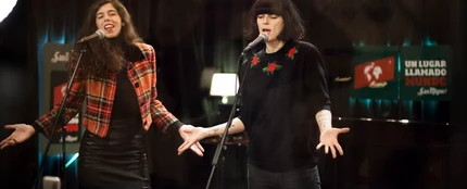 Bimba Bosé y Julia de Castro cantan Mambo Italiano Bimba Bosé y Julia de Castro cantan Mambo Italiano