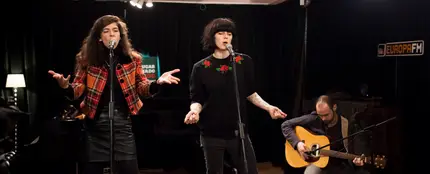 Bimba Bosé y Julia de Castro cantan Tintarella di luna Bimba Bosé y Julia de Castro cantan Tintarella di luna