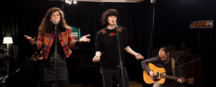 Bimba Bosé y Julia de Castro cantan Tintarella di luna Bimba Bosé y Julia de Castro cantan Tintarella di luna