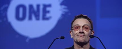 El cantante Bono en el congreso del PP