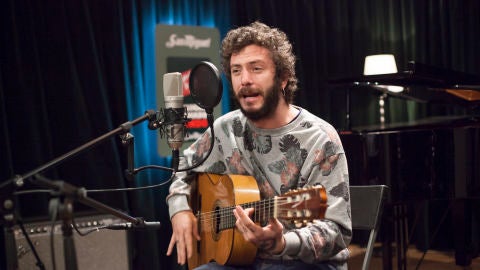 Juanito Makand&eacute; canta Ya no soy un crio