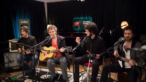 Elefantes interpreta A&uacute;n m&aacute;s alto