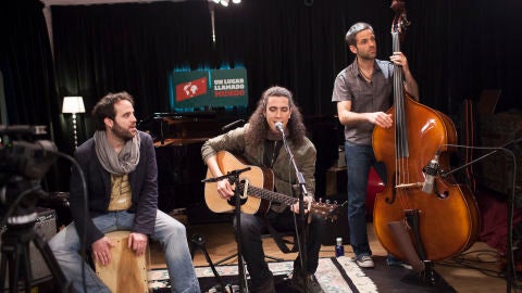 Mr.Kilombo canta Por reyes