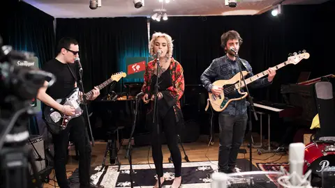 Vinila von Bismark canta A place with no name Vinila von Bismark canta A place with no name