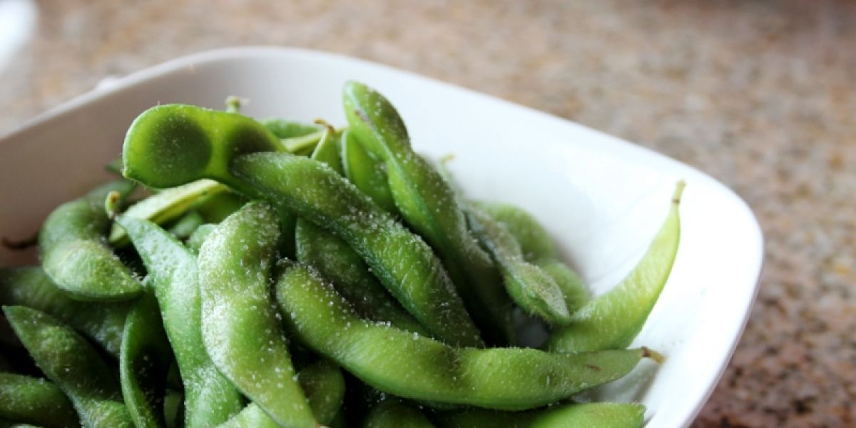 Sanísimo y muy fácil, el edamame empieza a reinar en actos sociales y eventos.