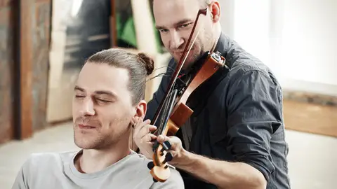 Un violín con cuerdas de pelo humano Un violín con cuerdas de pelo humano