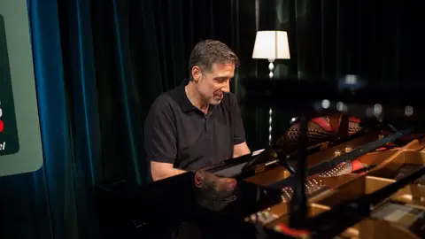 Emilio Aragón toca el piano en ULLM Emilio Aragón toca el piano en ULLM