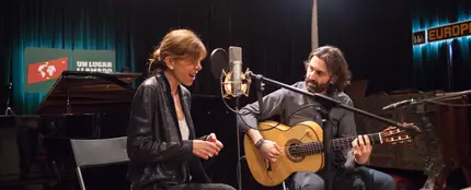 Mago Herrera cantando junto a Javier Limón Mago Herrera cantando junto a Javier Limón