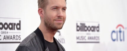 Calvin Harris llegó así de sonriente Calvin Harris llegó así de sonriente