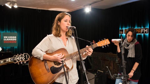 Penny Necklace canta Being a mothers