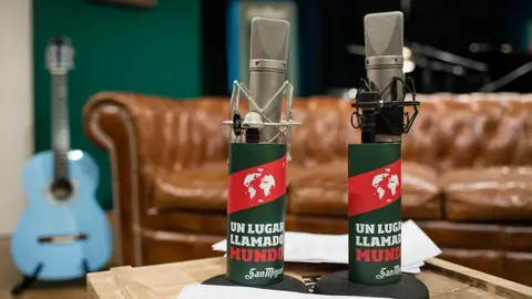Micrófonos Un lugar llamado mundo Micrófonos Un lugar llamado mundo